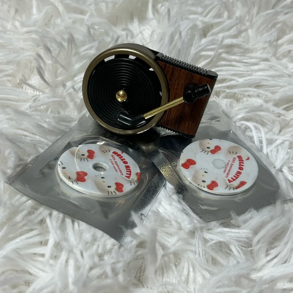 HELLO KITTY Record Player Car Vent Air Freshner Aromatherapy Fragrance Diffuser